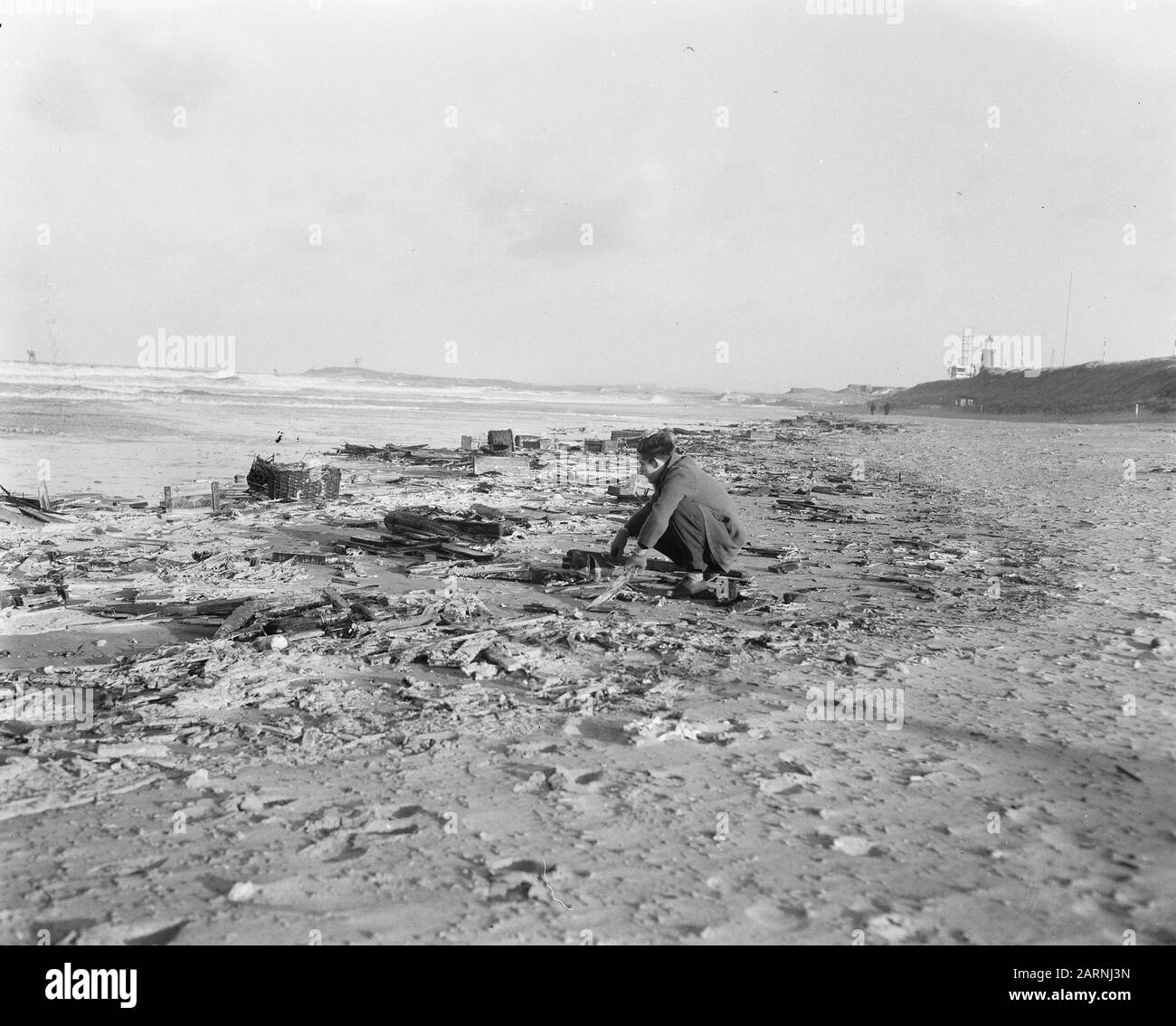 Tempête sur la côte. Objets lavés Date: 27 novembre 1956 mots clés: Côte, CHANCES, Tempêtes Banque D'Images