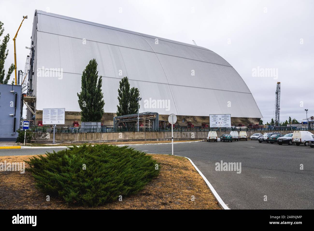 Nouvelle structure de confinement sécuritaire pour le réacteur n° 4 de la centrale nucléaire de Tchernobyl, la zone d'aliénation en Ukraine Banque D'Images