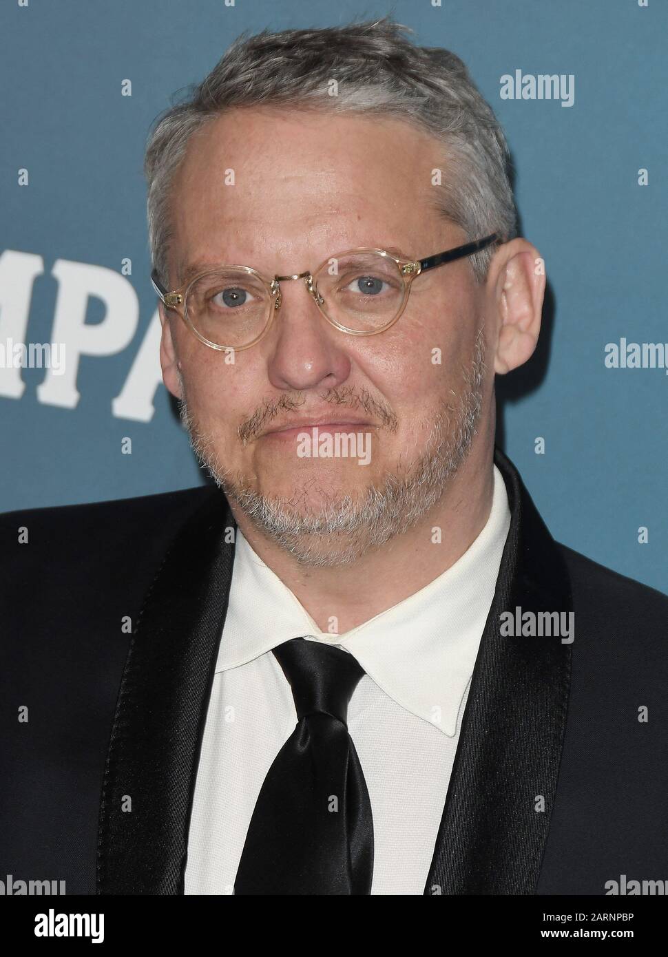 Adam McKay arrive au 22ème Prix de la Guilde des concepteurs de costumes qui a eu lieu à Beverly Hilton à Beverly Hills, CA le mardi 28 janvier 2020. (Photo De Athanlee B. Mirador/Sipa États-Unis) Banque D'Images