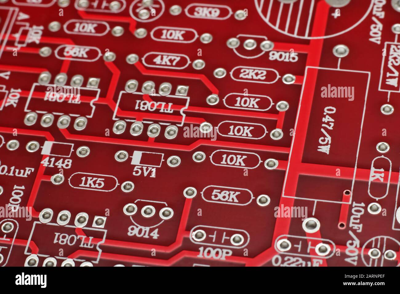 Les chenilles d'une carte de circuit imprimé se ferment Banque D'Images