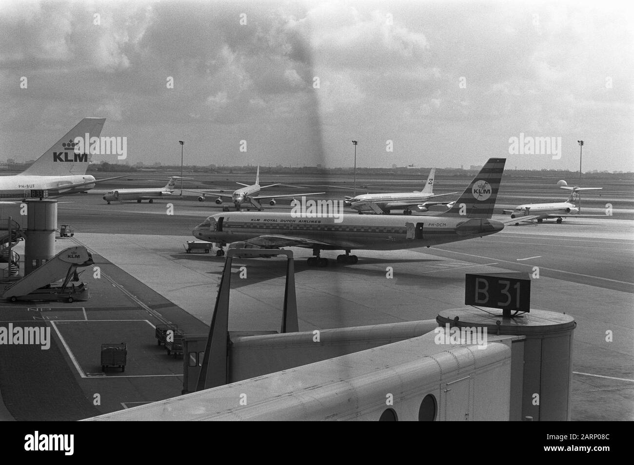 Grève internationale des pilotes en raison d'un nombre croissant d'avions de détournement au sol, à la suite de l'appel de grève de l'organisation pilote internationale Ifalpa Date : 19 juin 1972 lieu : Noord-Holland, Schiphol mots clés : grèves, aéronefs, aéroports Banque D'Images