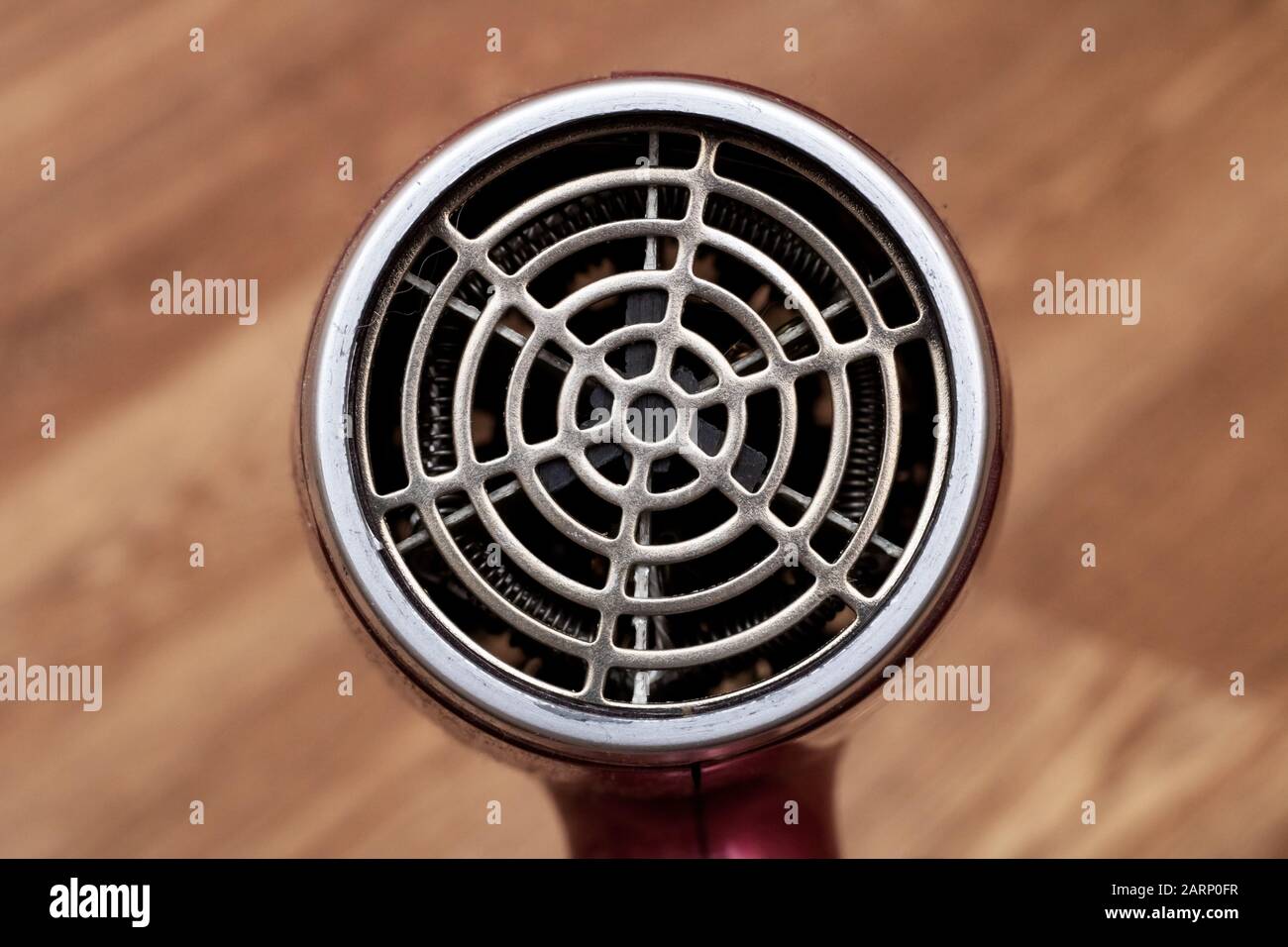 Le sécheur par soufflage du ventilateur se ferme sur fond en bois Photo  Stock - Alamy