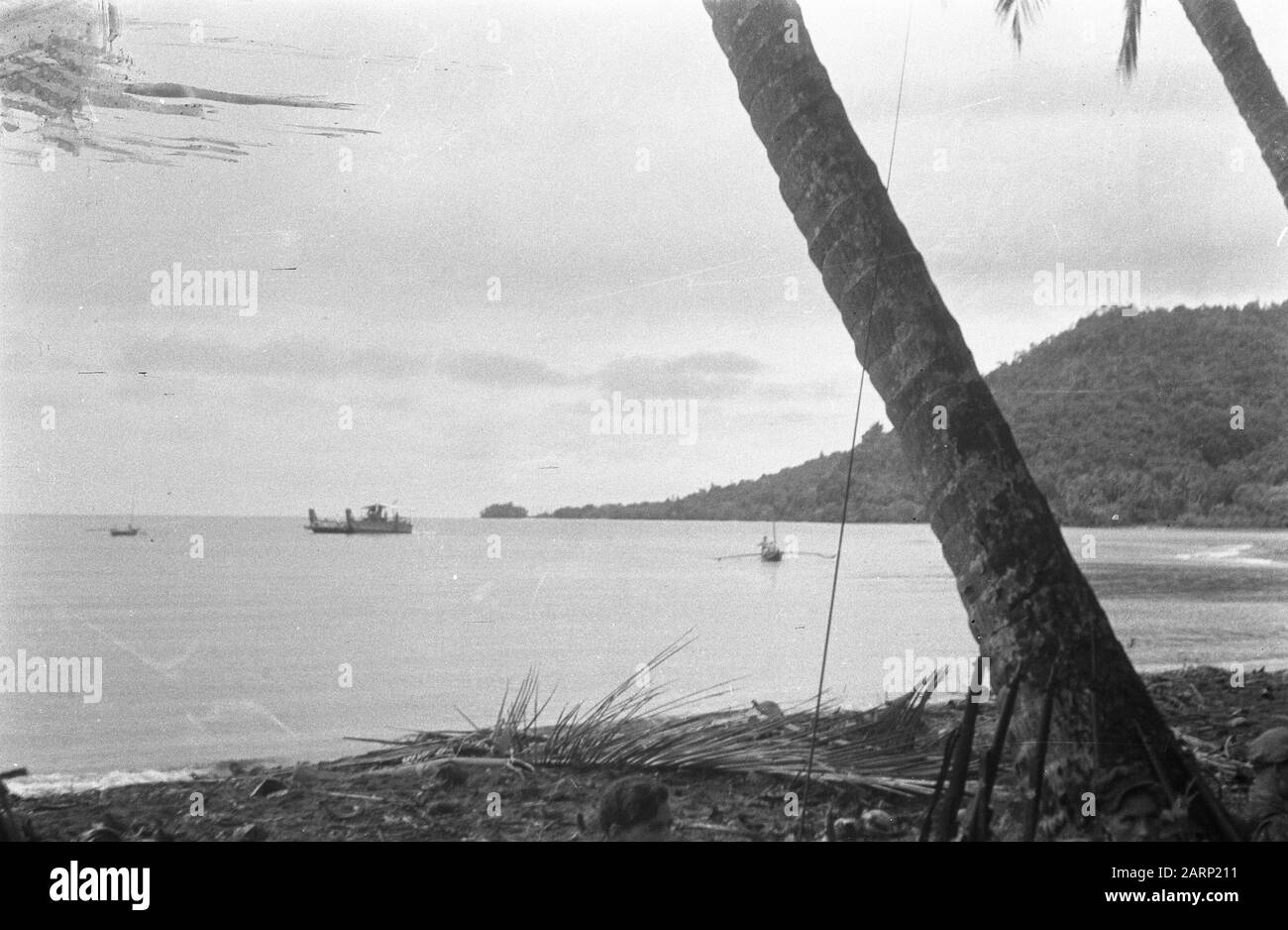 Action De Purification Bangoes Bay, Padang Soengai Pisang. Baie Avec Navires Date : 5 Octobre 1947 Lieu : Indonésie, Antilles Néerlandaises Orientales, Sumatra Banque D'Images