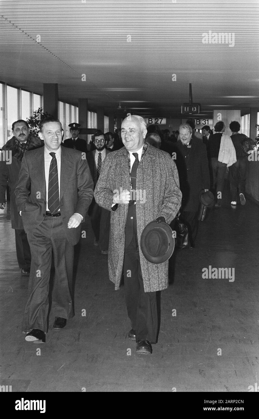 Arrivée du ministre russe de l'Agriculture Manckoulo aux aéroports de Schiphol, ministres, arrivées, Manckoulo Date : 26 février 1979 lieu : Noord-Holland, Schiphol mots clés : arrivées, ministres, aéroports Nom personnel : Manckoulo Banque D'Images