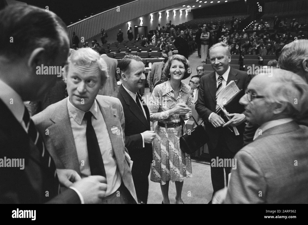 Le premier congrès de l'ADC à la Haye V.l.n.n. Aantjes, Andriessen et Verschuer Date: 23 août 1975 lieu: La Haye, Zuid-Holland mots clés: Congrès, politiciens, partis politiques Nom personnel: Aantjes, Willem, Andriessen, Frans, Verschuer, Otto van Banque D'Images