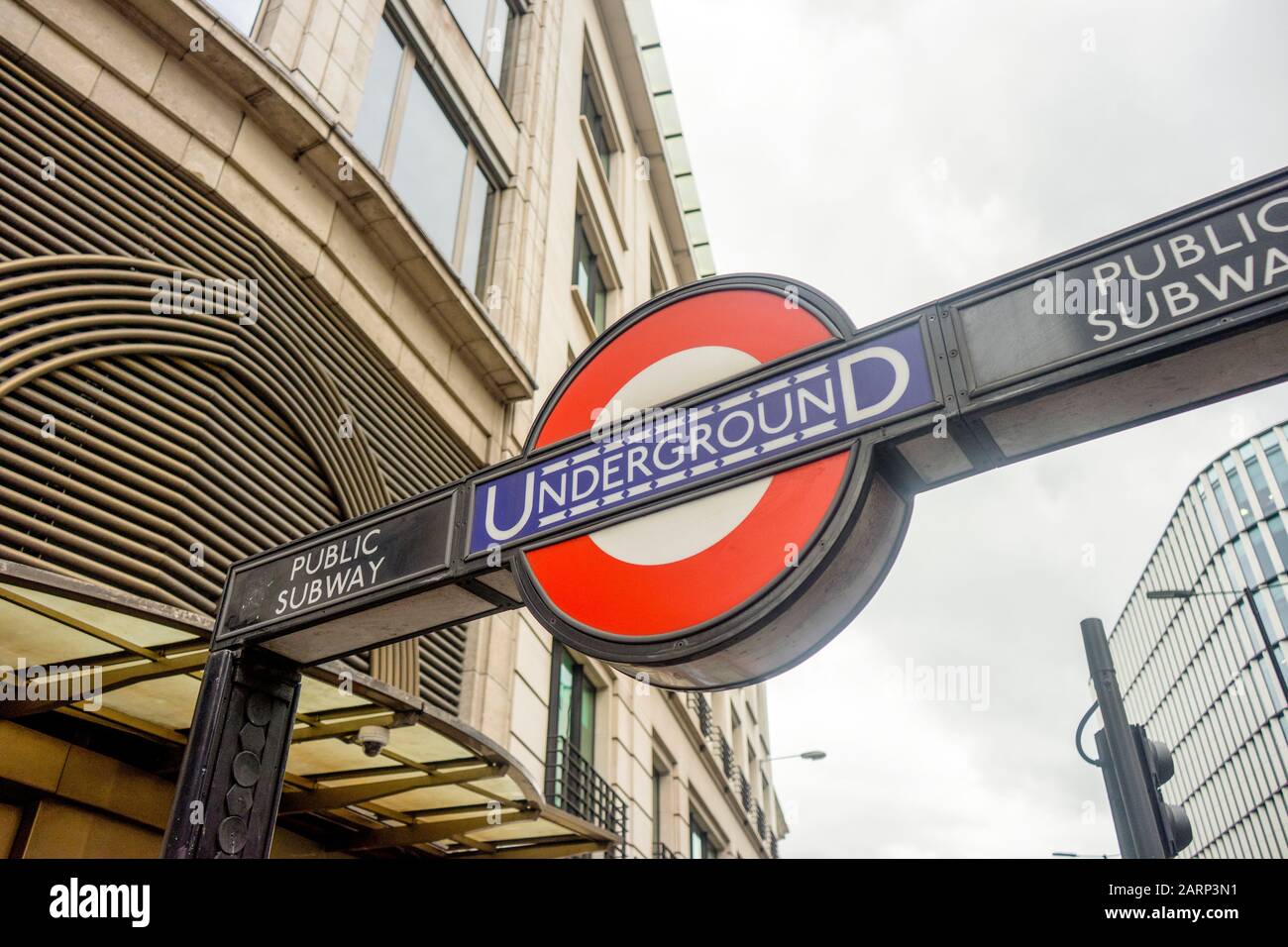 Métro public signe à Londres, Royaume-Uni Banque D'Images