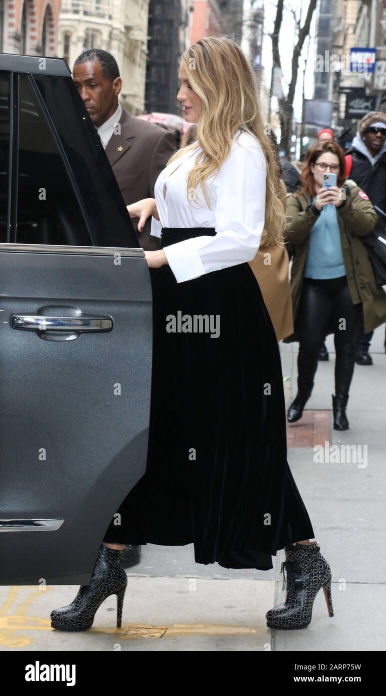 New YORK, NY- 28 janvier : Blake Lively a vu quitter Paramount Pictures la section rythmique parler à New York le 28 janvier 2020. Crédit : RW/MediaPunch Banque D'Images