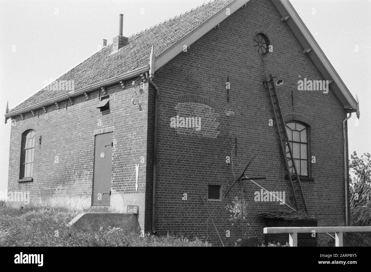 Service Culturel De Points Fixes Gemaal? Dans Lexmond (Vijfheerenlanden) Annotation: Lm-5. Les flèches pointent vers le point fixe Date: Non daté lieu: Lexmond, Vijfheerenlanden mots clés: Sol, consolidation des terres, réglages des eaux du terrain Banque D'Images Service Culturel De Points Fixes Gemaal? Dans Lexmond (Vijfheerenlanden) Annotation: Lm-5. Les flèches pointent vers le point fixe Date: Non daté lieu: Lexmond, Vijfheerenlanden mots clés: Sol, consolidation des terres, réglages des eaux du terrain Banque D'Images