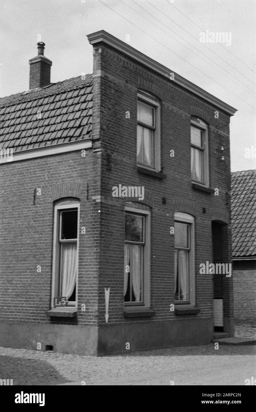 Points fixes Service culturel Huis te Leerbroek (swailverland Vijfheerenlanden) Annotation: Lb-5 flèche indique un point fixe Date: Non délestage lieu: Leerbroek, Five Heerenlanden mots clés: Consolidation des terres, ajustements des eaux de terrain Banque D'Images Points fixes Service culturel Huis te Leerbroek (swailverland Vijfheerenlanden) Annotation: Lb-5 flèche indique un point fixe Date: Non délestage lieu: Leerbroek, Five Heerenlanden mots clés: Consolidation des terres, ajustements des eaux de terrain Banque D'Images