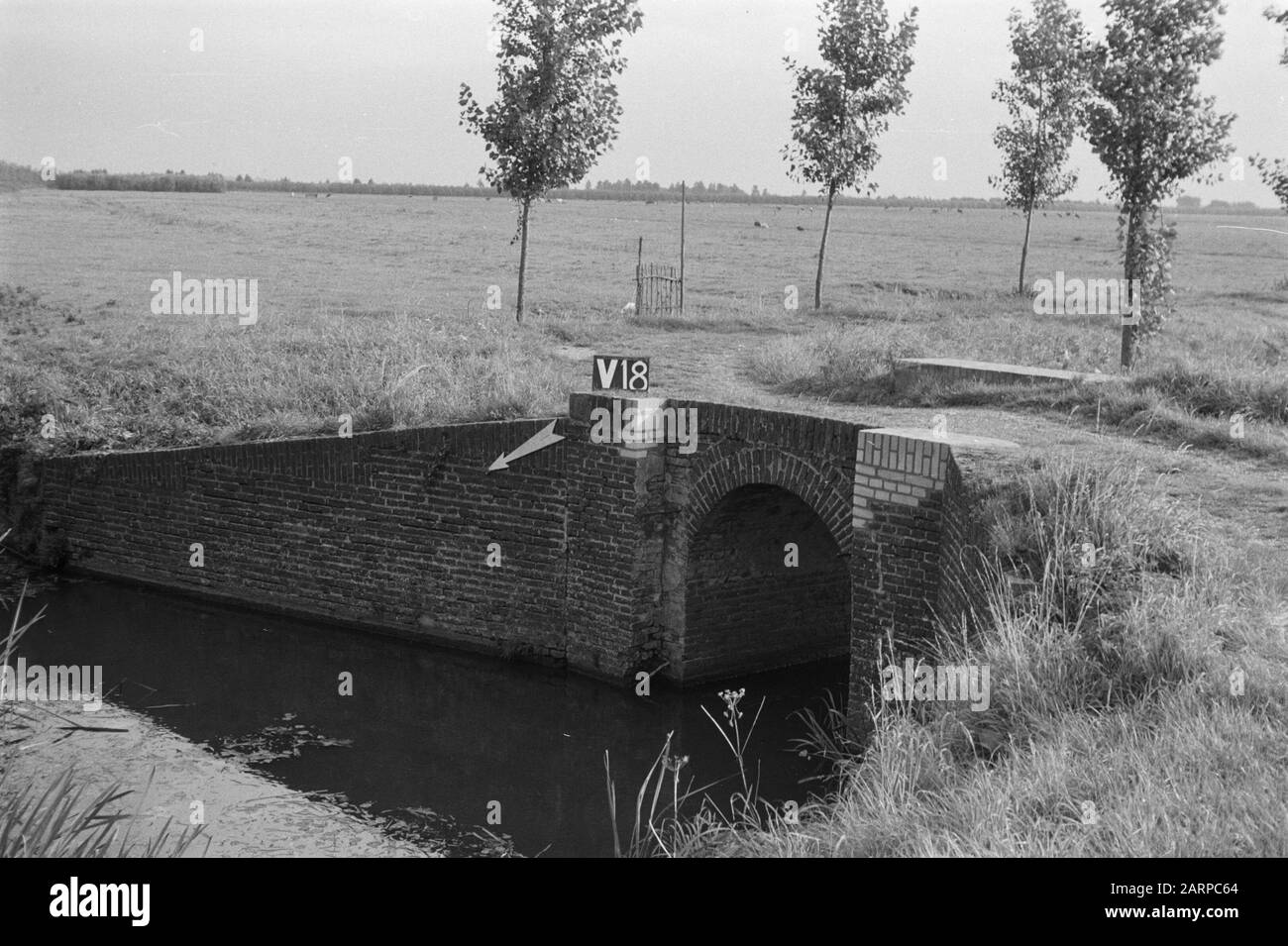 Services culturels à points fixes Diver ou pont vers Vianen (permuter la subdivision Vijfheerenlanden) Annotation: V-18. Cinq Heerenlanden mots clés : consolidation des terres, ajustements des eaux de terrain Banque D'Images Services culturels à points fixes Diver ou pont vers Vianen (permuter la subdivision Vijfheerenlanden) Annotation: V-18. Cinq Heerenlanden mots clés : consolidation des terres, ajustements des eaux de terrain Banque D'Images