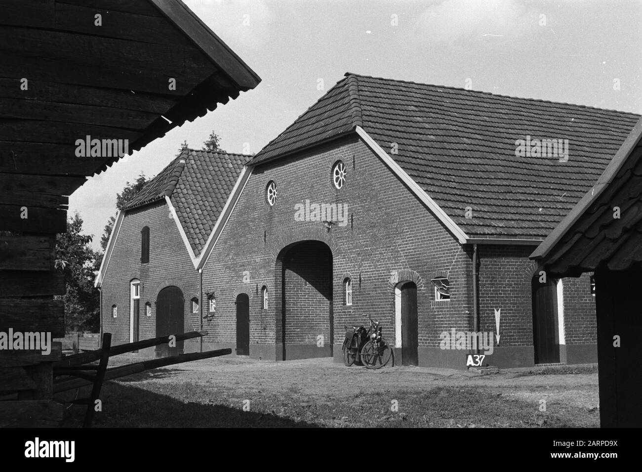 Service culturel de points fixes Schuren van une ferme près d'Aalten Annotation: A-37. Consolidation des terres, ajustements des eaux de terrain Banque D'Images Service culturel de points fixes Schuren van une ferme près d'Aalten Annotation: A-37. Consolidation des terres, ajustements des eaux de terrain Banque D'Images
