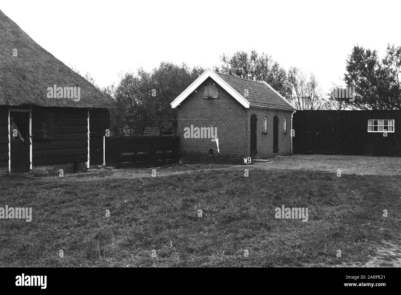 Service Culturel De Points Fixes Schuren À Wissenkerke (Subdivision Noord-Beveland) Annotation : W-9. Wissenkerke, Zeeland mots clés : consolidation des terres, modifications des eaux du terrain Banque D'Images Service Culturel De Points Fixes Schuren À Wissenkerke (Subdivision Noord-Beveland) Annotation : W-9. Wissenkerke, Zeeland mots clés : consolidation des terres, modifications des eaux du terrain Banque D'Images