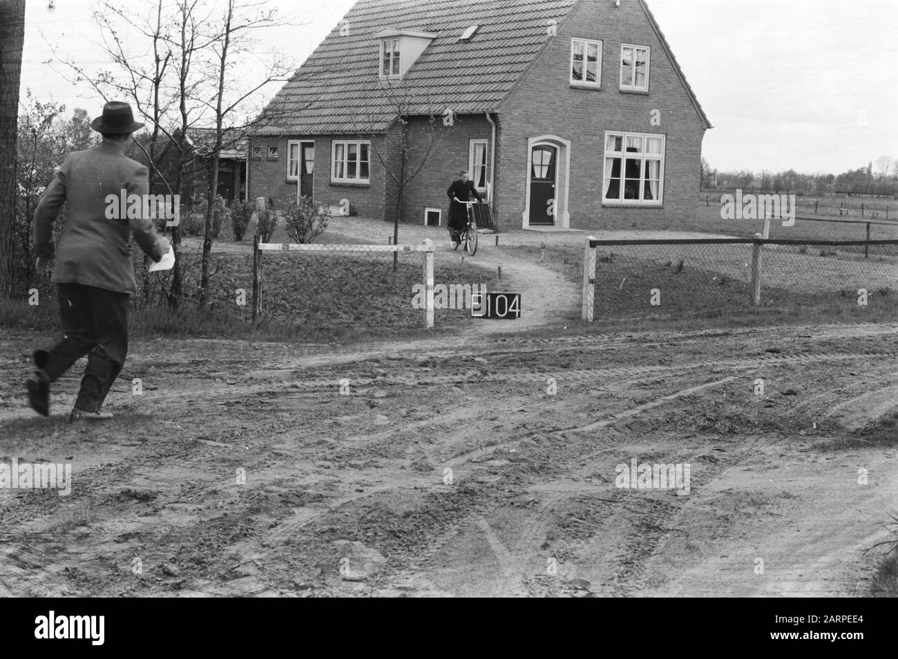 Points fixes Cultuurtechnische dienst Maison résidentielle à Eibergen (racks de subdivision) Annotation: E-104. Consolidation des terres, ajustements des eaux de champ Banque D'Images Points fixes Cultuurtechnische dienst Maison résidentielle à Eibergen (racks de subdivision) Annotation: E-104. Consolidation des terres, ajustements des eaux de champ Banque D'Images
