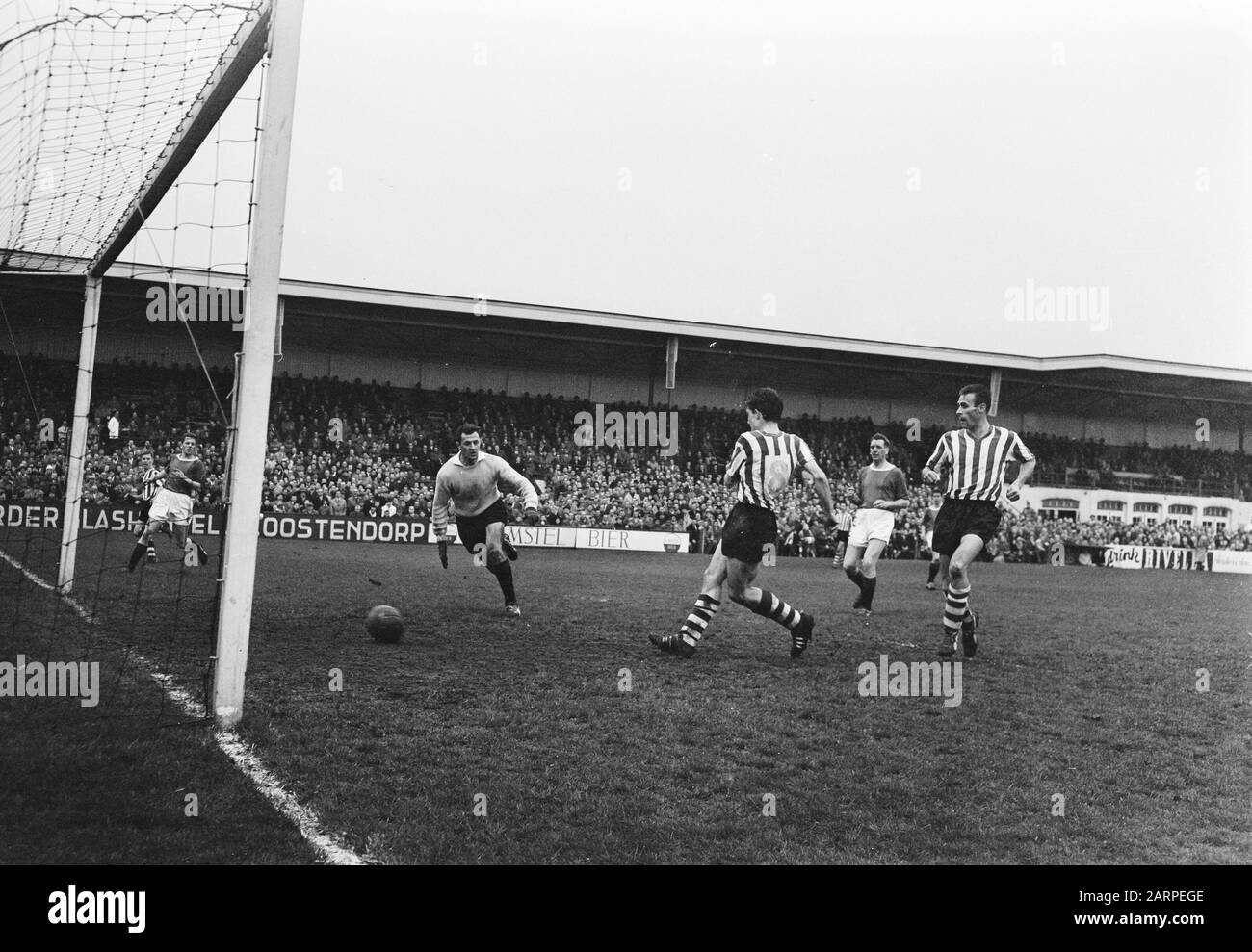 Sparta contre ADO 5-2. 5ème but de Sparta Date: 1 avril 1961 mots clés: But, sport, football institution Nom: ADO, Sparta Banque D'Images