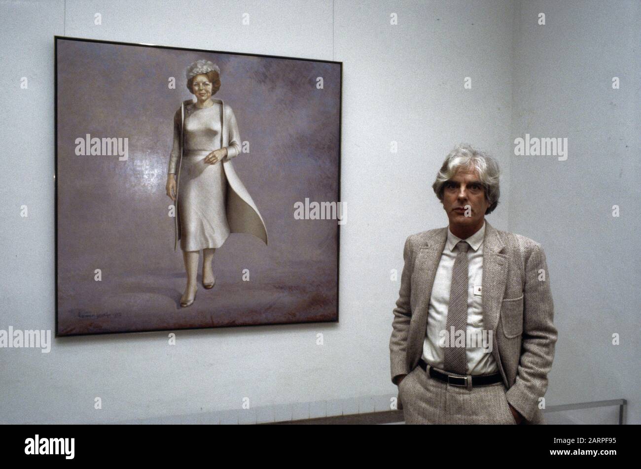 Peintre Herman rideau avec portrait officiel Reine Beatrix Date : 18 novembre 1982 mots clés : peintres, portraits d'état Nom personnel : Beatrix, Queen, Herman Rideau Banque D'Images