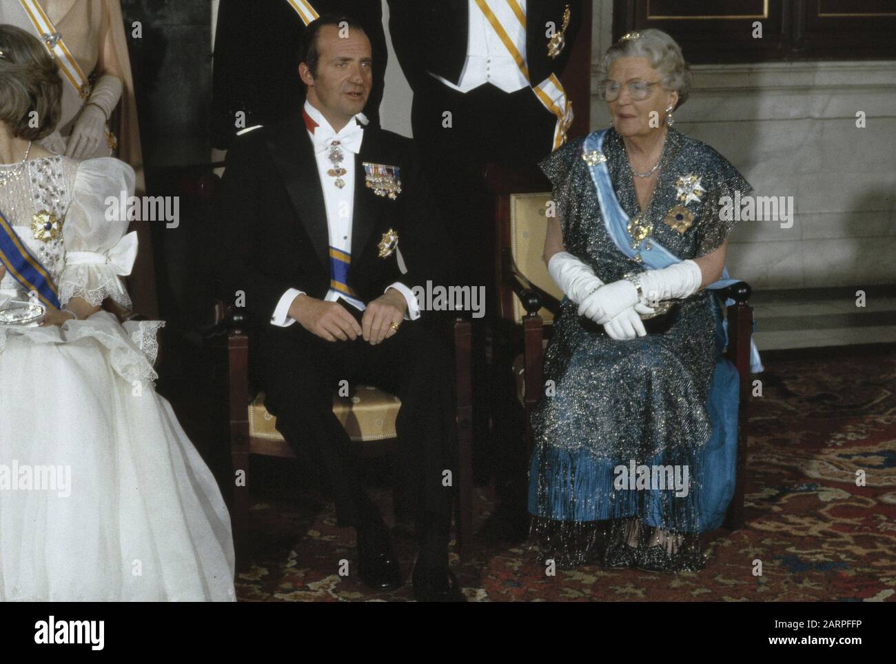 Trépied Photo Famille Royale Et Roi D'Espagne Juan Carlos Et Reine Sophia Date : 19 Mars 1980 Mots Clés : Famille Royale Nom De La Personne : Juliana, Reine, Roi Juan Carlos, Sofia, Reine D'Espagne Banque D'Images