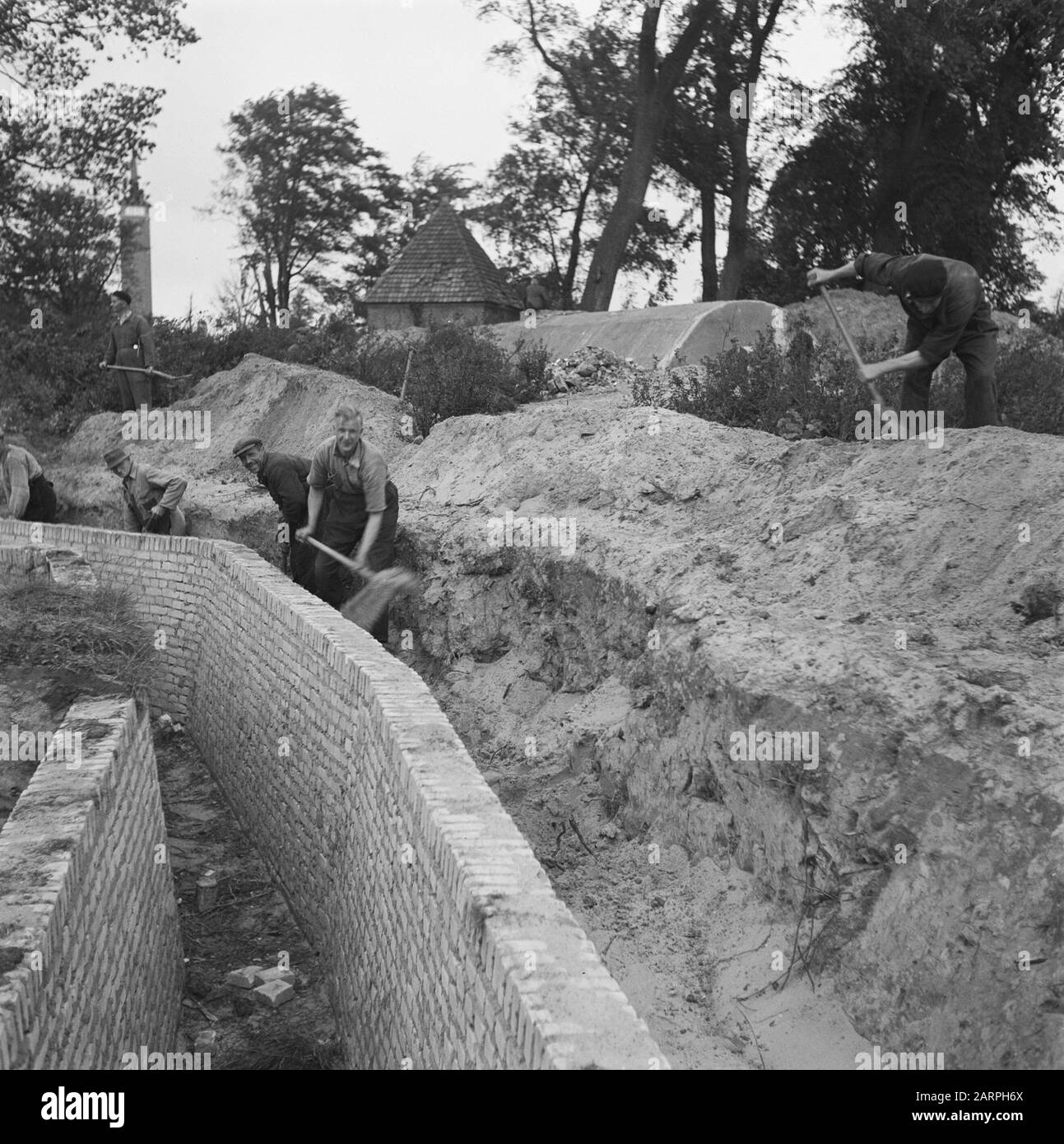 Vernielingen: Alkmaar Bunkers Allemands Au Bolwerk À Alkmaar Près De Molen Van Piet/Molen De Groot Datat: Juillet 1945 Lieu: Alkmaar, Noord-Holland Mots Clés: Deuxième Guerre Mondiale, Destruction : Inconnu/Anefo Banque D'Images