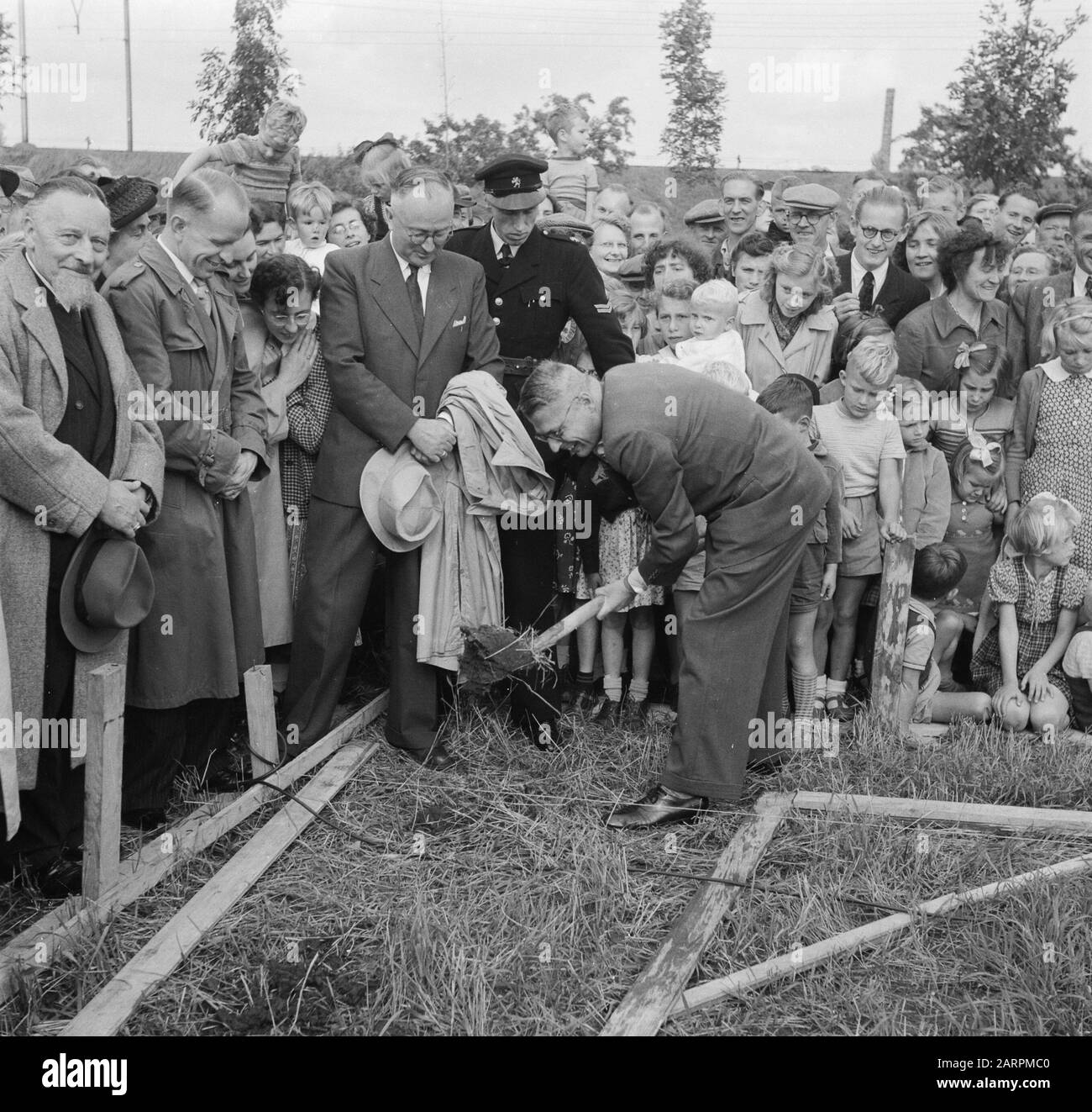 Première bêche de logement Culemborg Date: 1 septembre 1951 lieu: Culemborg mots clés: Logement, pique Banque D'Images