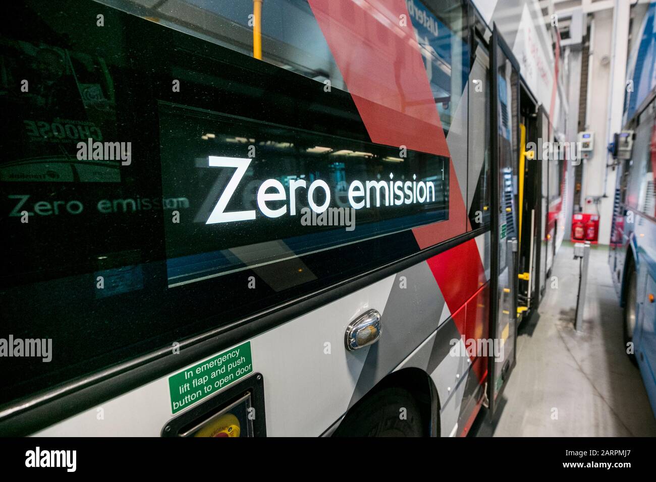 Le prototype de bus à hydrogène Wrightbus présenté lors du salon Translink dévoile les premiers bus à pile à combustible durables d'Irlande du Nord alimentés par l'énergie éolienne dans son Centre De service Kilewater de Belfast. Banque D'Images