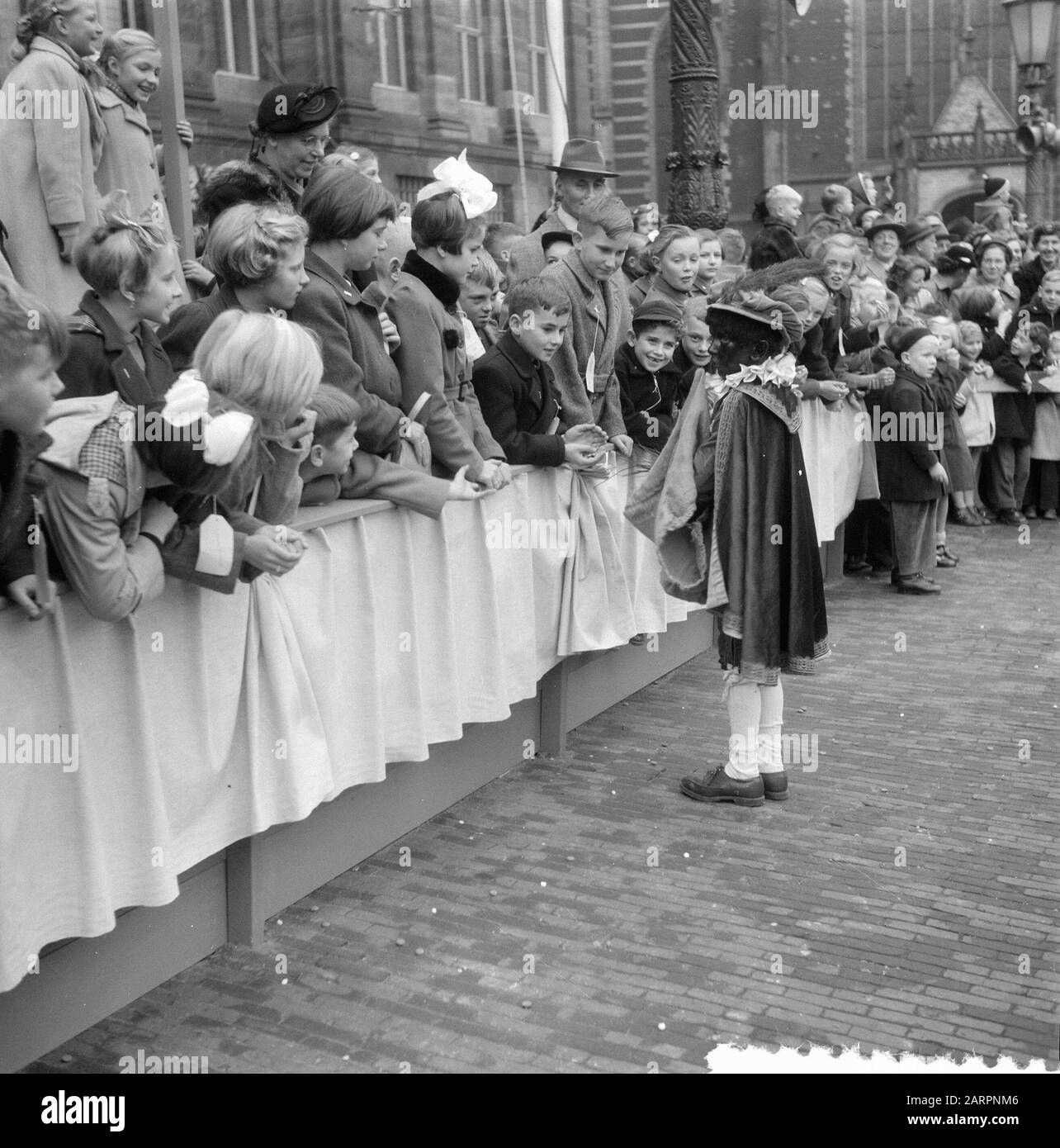 Entrée Sinterklaas à Amsterdam Date : 21 novembre 1953 lieu : Amsterdam, Noord-Holland mots clés : entrée, SINTERKLAAS, sint nicolaas Banque D'Images