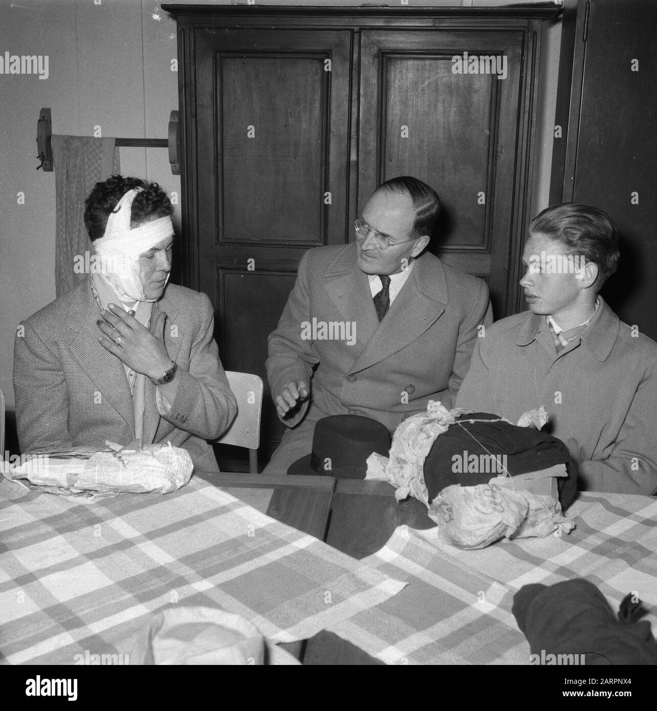 Bateau Knsm Naufragé Doros À Amsterdam Date: 15 Février 1954 Lieu: Amsterdam, Noord-Holland Mots Clés: Expédition, Navires, Navires Nom Personnel: Doros Nom De L'Établissement: Knsm Banque D'Images