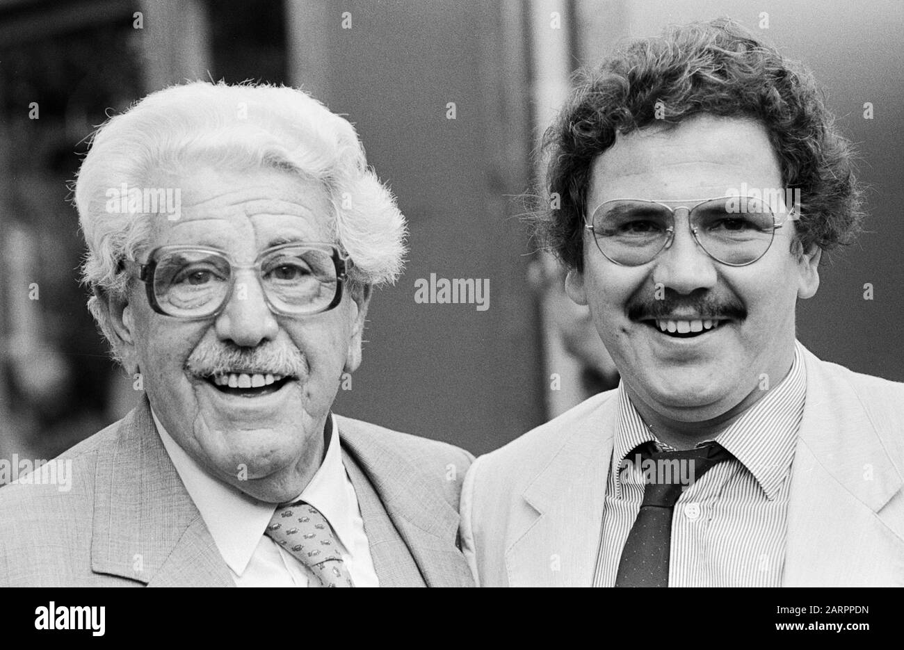 Willy Millowitsch, Kölner Volksschauspieler, mit Sohn Peter à Hambourg, Allemagne, Allemagne, 1985. Willy Millowitsch, acteur folklorique de Cologne, avec son fils Peter à Hambourg, Allemagne vers 1985. Banque D'Images