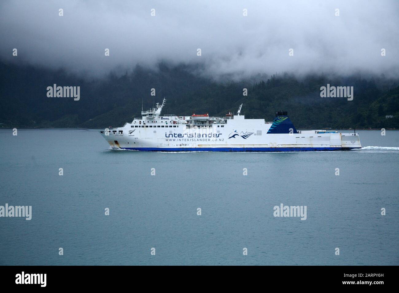 Ferry sur le cuisinier traversant directement la Nouvelle-Zélande Banque D'Images