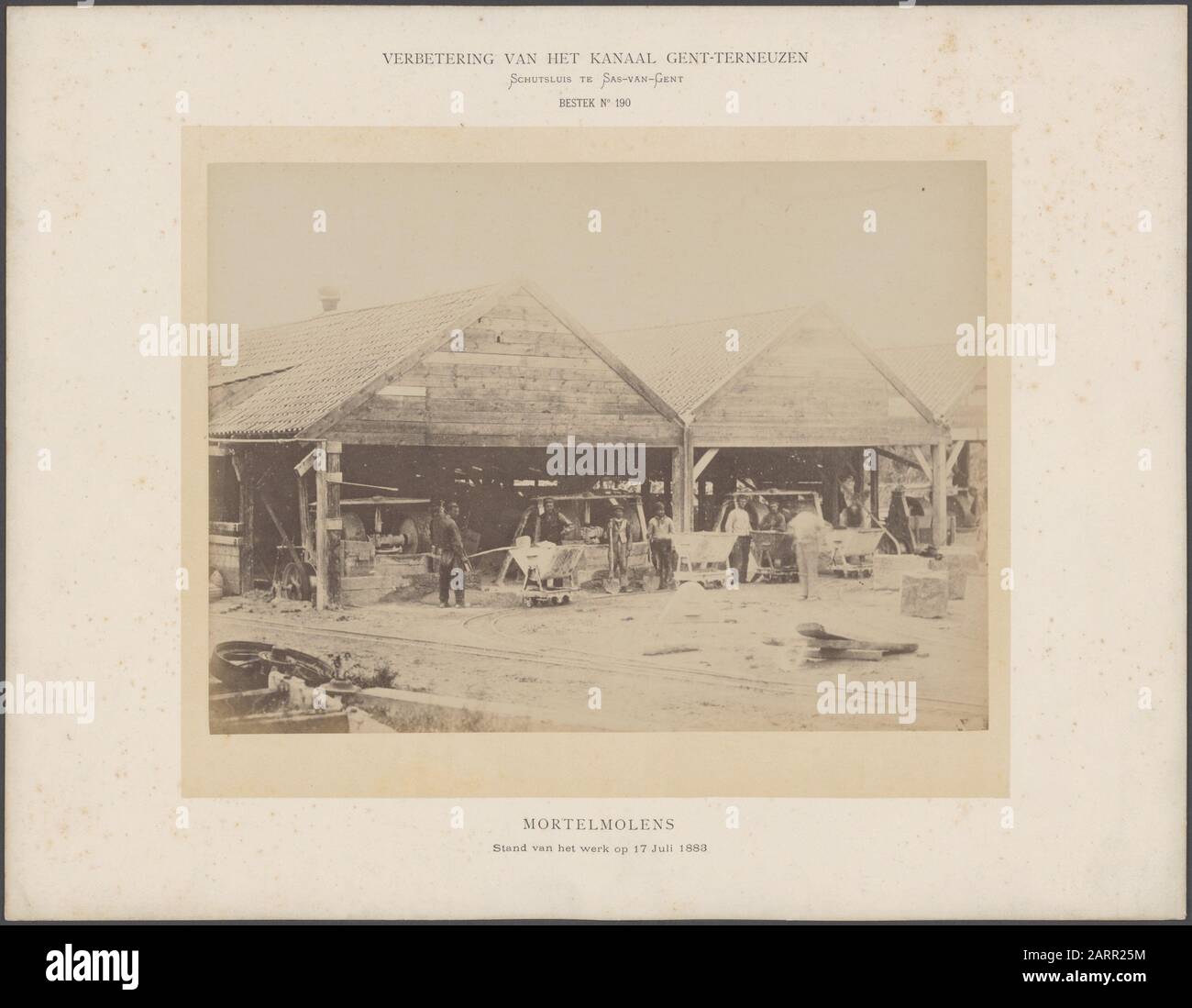 Amélioration du canal Gent-Terneuzen Schutsluis à Sas van Gent, coutellerie n°190. Lieu de travail Date: 17 juillet 1883 lieu: Terneuzen, Terneuzen, Zeeland mots clés: Hangars de construction, chariots à bascule, moulins à mortier, vannes d'inondation, génie hydraulique, voies de travail Banque D'Images
