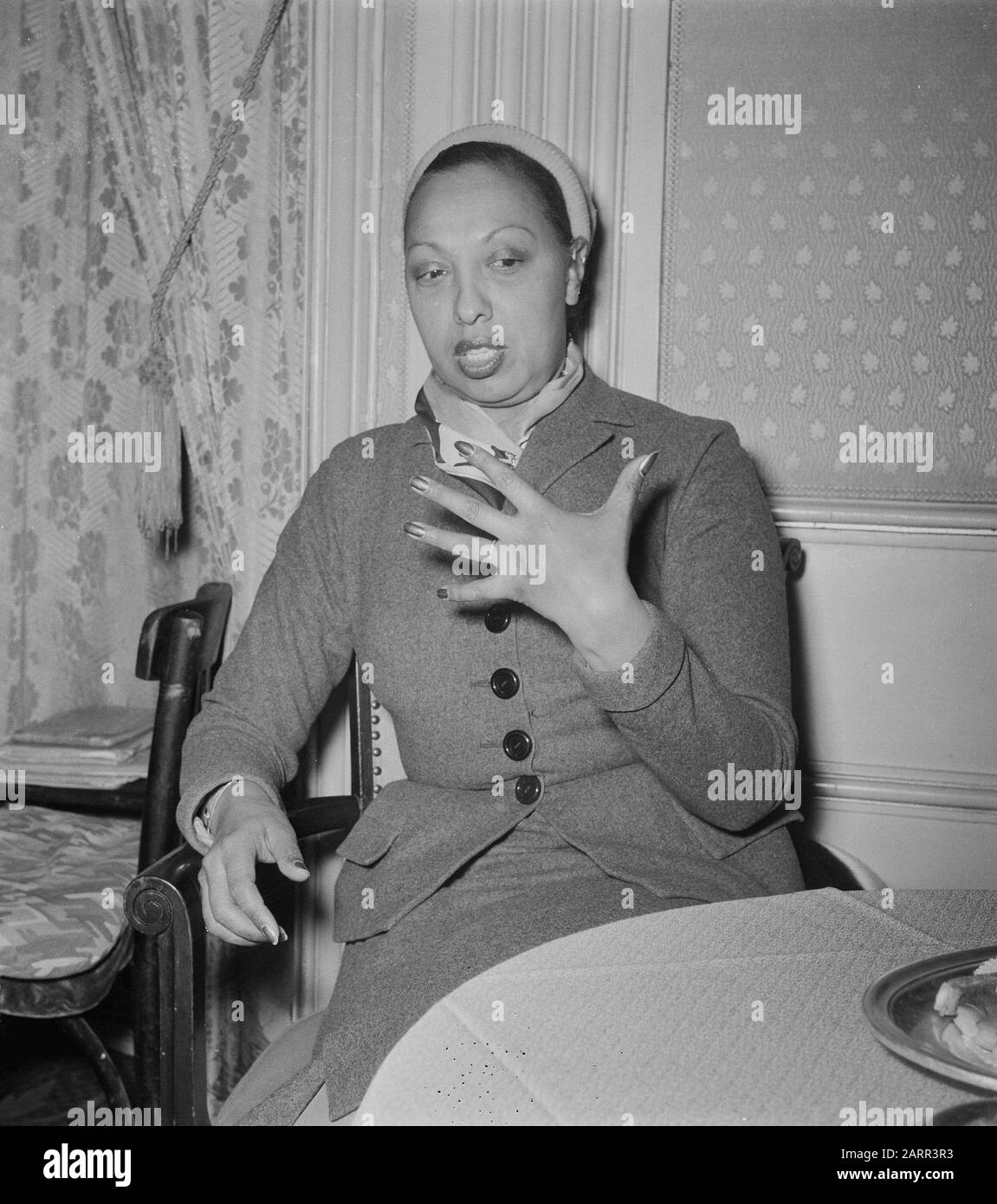 Josephine Baker à Amsterdam Date: 22 mars 1954 lieu: Amsterdam, Noord-Holland mots clés: Artistes, danseurs, musique, chanteurs Nom personnel: Baker Josephine Banque D'Images