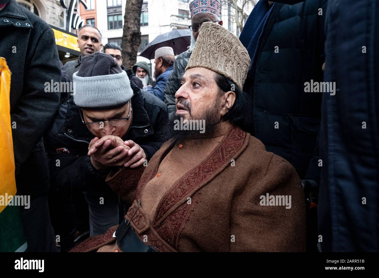 Syed Abdul Qader Jilani à Kashmiris et Sikhs protestent à l'extérieur de la Haute Commission indienne à Londres le jour 2020 de la République. Une protestation anti-Inde pour informer le monde des crimes discriminatoires et racistes que l'État indien de Modi a commis contre les musulmans, les sikhs, les chrétiens, les Dalits, etc. 26 janvier 2020 Banque D'Images