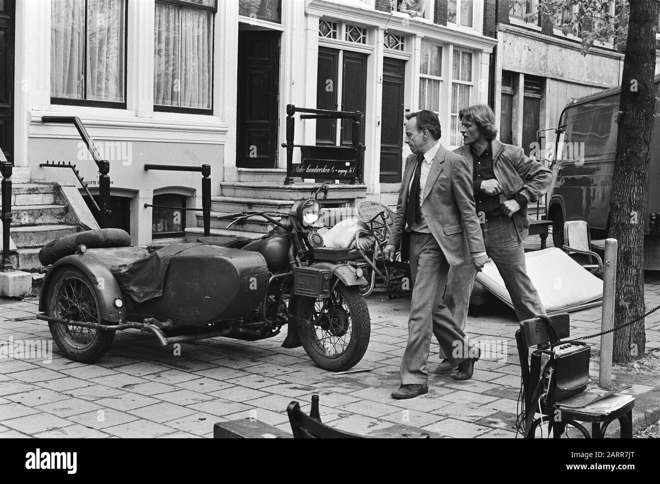 Film d'enregistrement Grijpstra en de Vautour Rijk de Gooyer en Rugger Hauer (à droite) Date: 21 mai 1979 mots clés: Acteurs, longs métrages, enregistrements de travail Nom personnel: Gooyer Rijk de, Hauer Rutger Banque D'Images