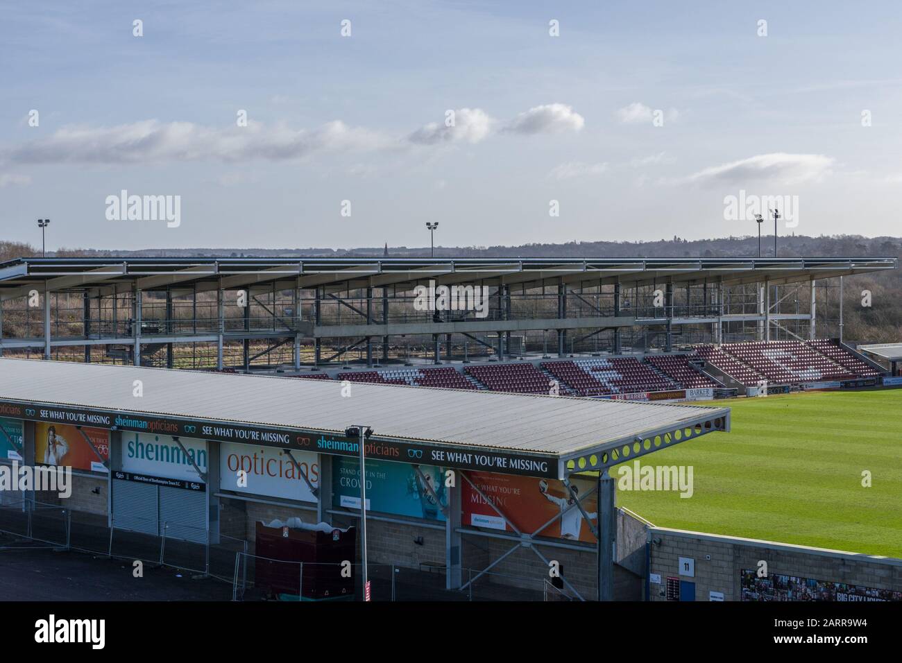 Le PTS Academy Stadium, stade de Northampton Town FC , Sixfields, Northampton, Royaume-Uni; montre la controverse inachevée East Stand Banque D'Images