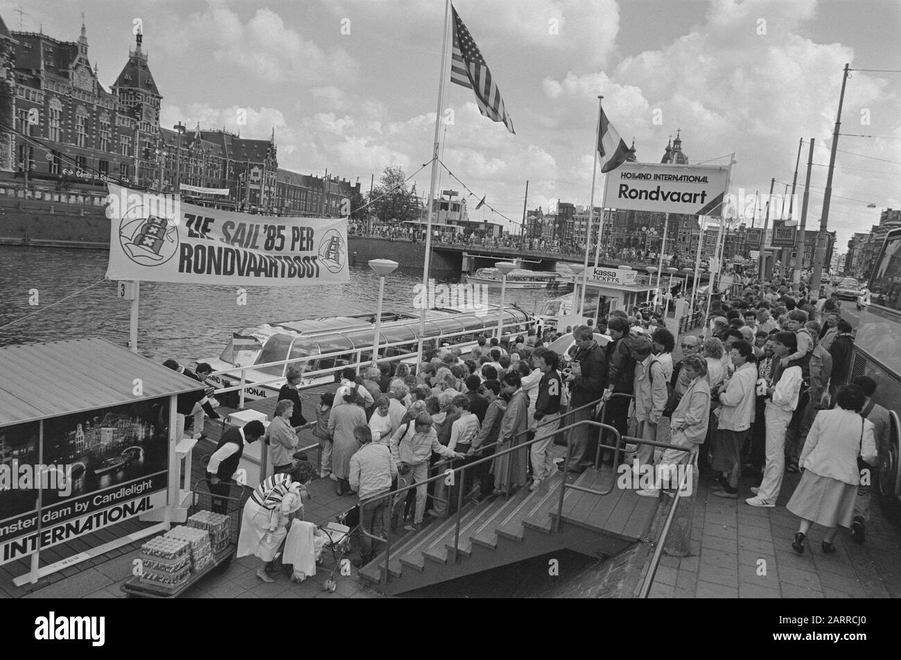 Sail'85; foules aux bateaux de canal Date: 3 août 1985 mots clés: Cruise Boats Nom de l'établissement: Sail Banque D'Images