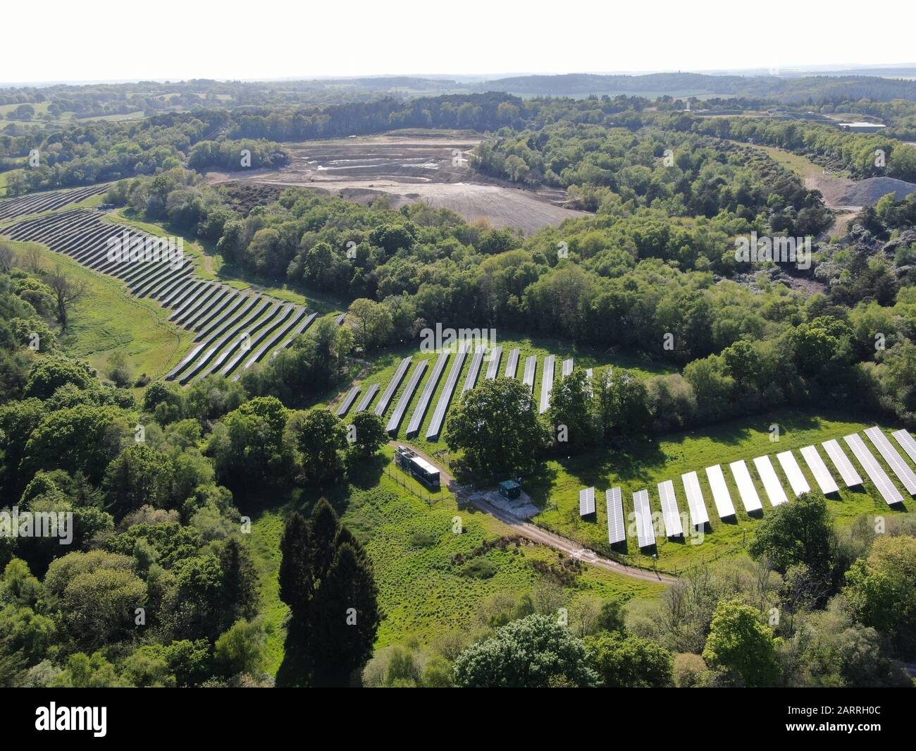 vue aérienne d'une ferme solaire Banque D'Images