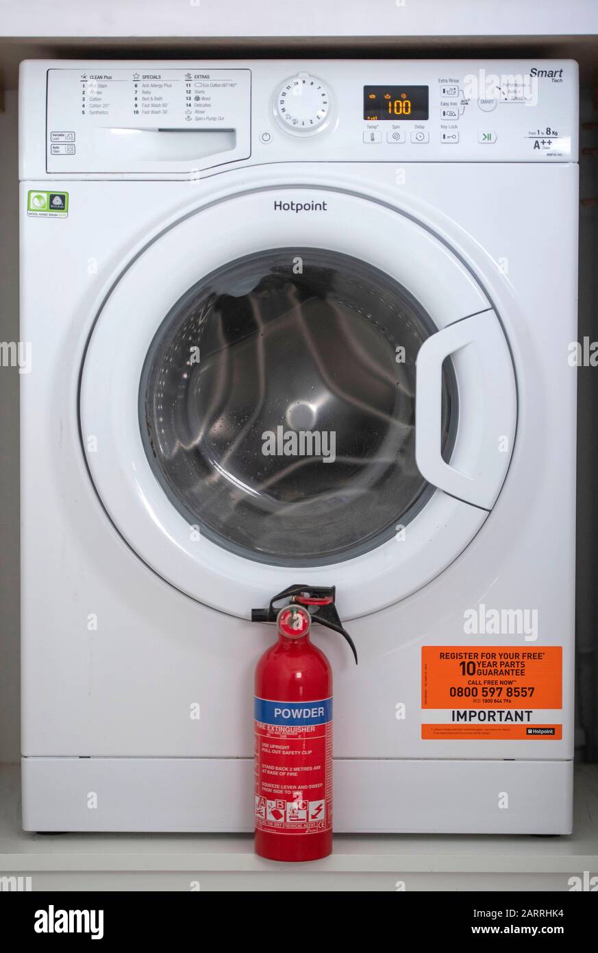 Machine à laver indesit Banque de photographies et d'images à haute  résolution - Alamy