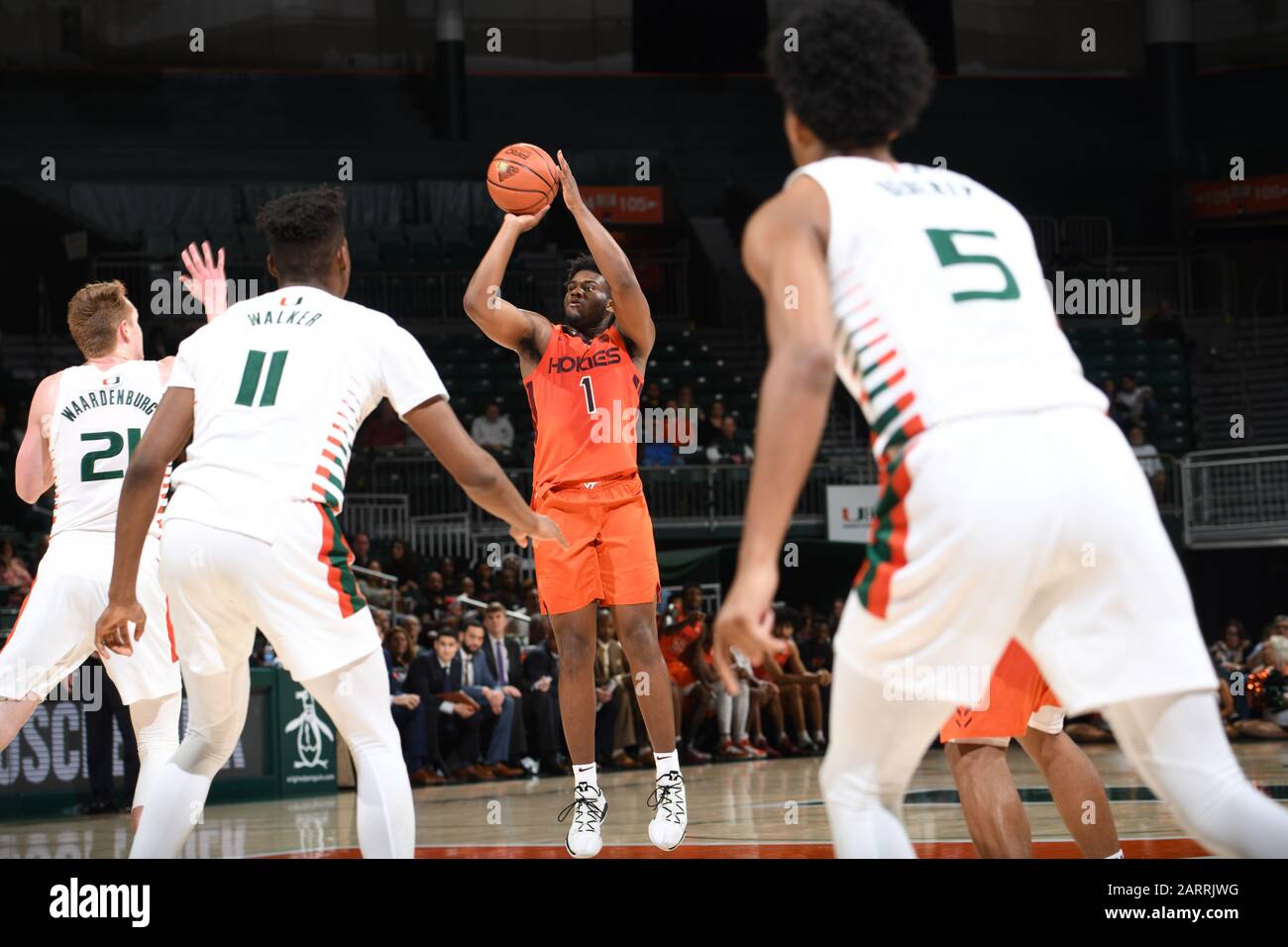 Coral Gables, Floride, États-Unis. 28 janvier 2020. Isaiah Wilkins #1 de Virginia Tech en action pendant le match de basket-ball de la NCAA entre les ouragans de Miami et les Hokies de Virginia Tech à Coral Gables, en Floride. Les ouragans ont vaincu les Hokies 71-61. Crédit: Csm/Alay Live News Banque D'Images