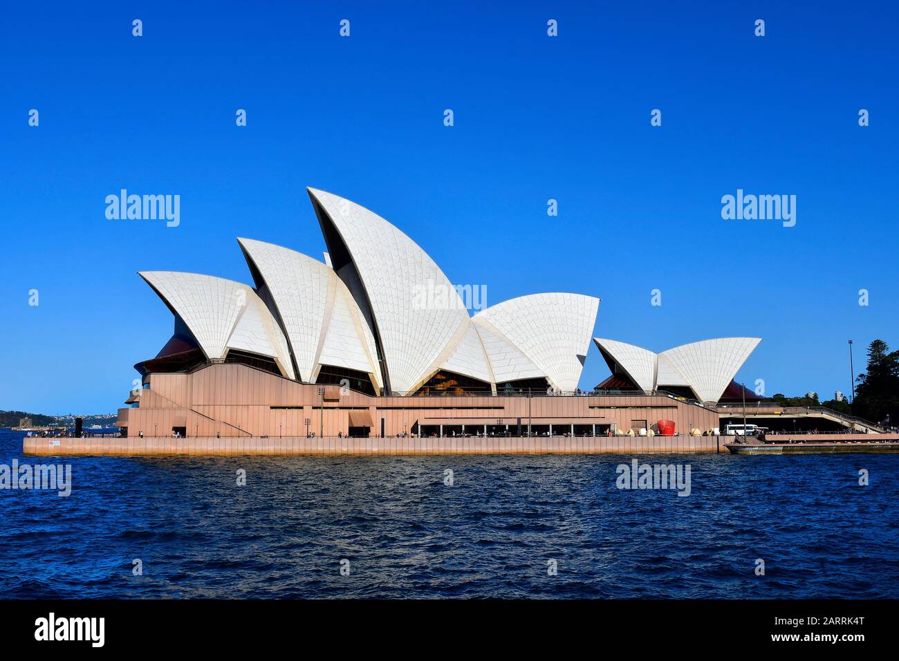 Sydney, Nouvelle-Galles du Sud, Australie - 29 octobre 2017 : Opéra de Sydney, un impressionnant type d'architecture moderne et un monument historique dans la capitale du Nouveau-Sud-Ouest Banque D'Images