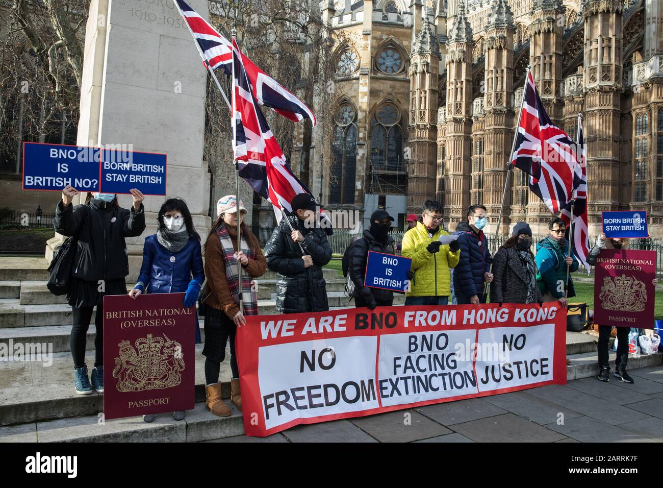 Londres, Royaume-Uni. 29 Janvier 2020. Les résidents de Hong Kong protestent contre le Parlement pour demander la réouverture et l'élargissement du régime de passeport britannique National Overseas (BNO) aux citoyens de Hong Kong. Environ 169 000 habitants de Hong Kong détiennent des passeports actifs de la BNO dans le cadre du régime de 1987 à 1997. Demain, ils visiteront les bureaux des affaires étrangères et du Commonwealth et de l'intérieur pour présenter une pétition. Crédit: Mark Kerrison/Alay Live News Banque D'Images