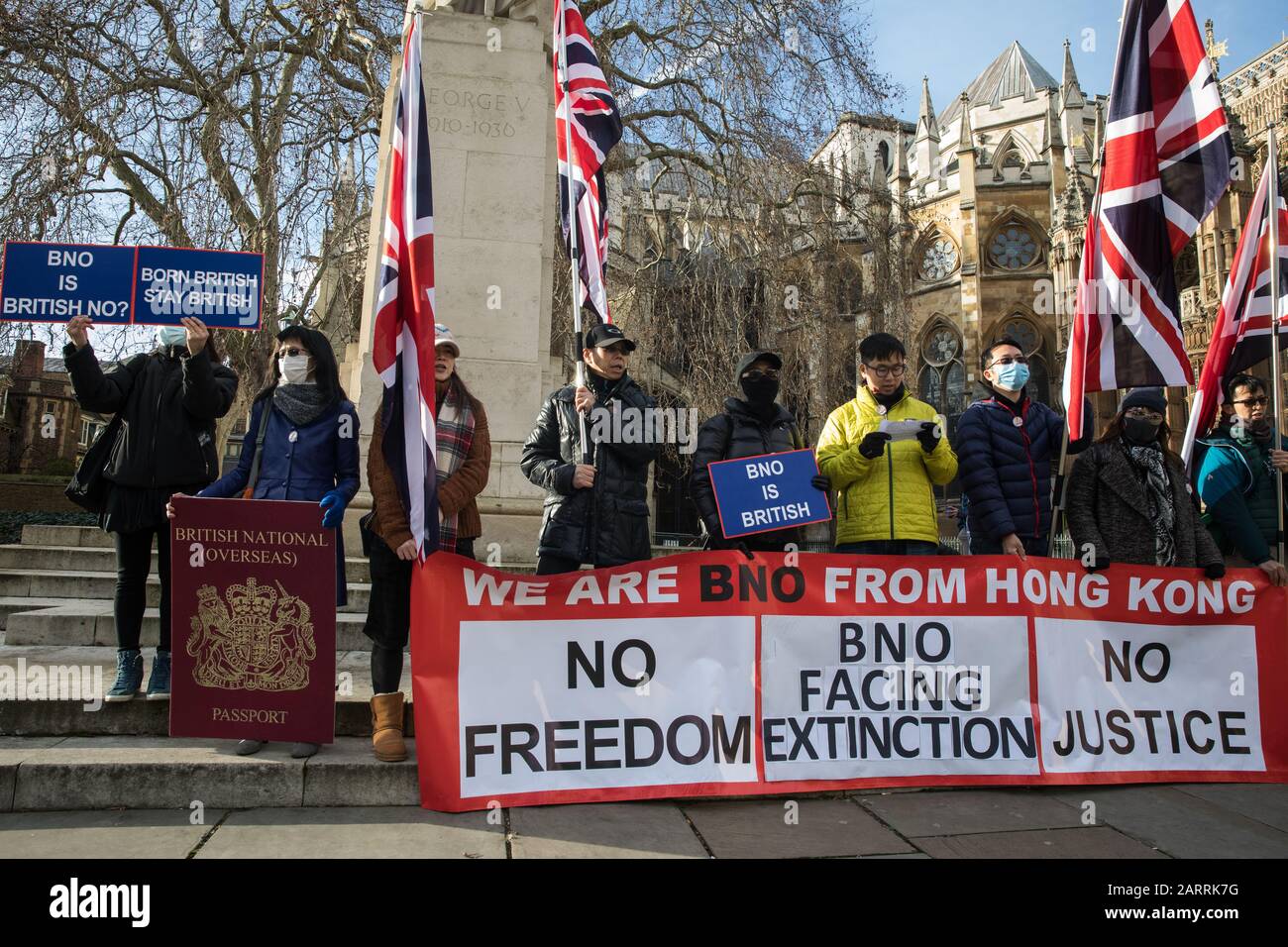 Londres, Royaume-Uni. 29 Janvier 2020. Les résidents de Hong Kong protestent contre le Parlement pour demander la réouverture et l'élargissement du régime de passeport britannique National Overseas (BNO) aux citoyens de Hong Kong. Environ 169 000 habitants de Hong Kong détiennent des passeports actifs de la BNO dans le cadre du régime de 1987 à 1997. Demain, ils visiteront les bureaux des affaires étrangères et du Commonwealth et de l'intérieur pour présenter une pétition. Crédit: Mark Kerrison/Alay Live News Banque D'Images