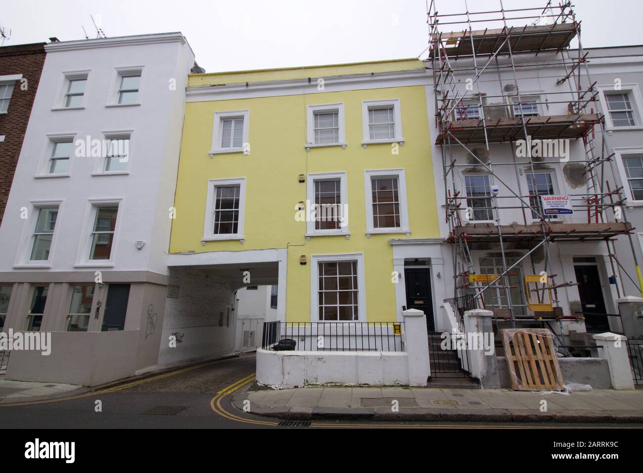 25 janvier 2020 - Londres, Royaume-Uni: Maisons en douceur avec échafaudage à l'extérieur Banque D'Images