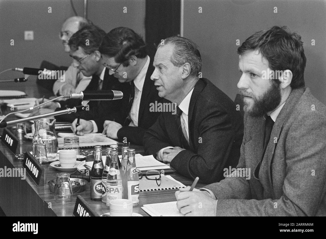 SER conférence de presse, H. D. M. Lamboij, chef, président de l'équipe du projet COB/SER Date : 12 septembre 1984 mots clés : conférences de presse Nom personnel : H. D. M. Lamboij Banque D'Images
