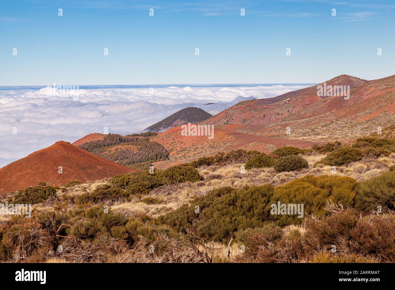 vue sur les nuages depuis le parc national de téide de montagne tenerife espagne Banque D'Images