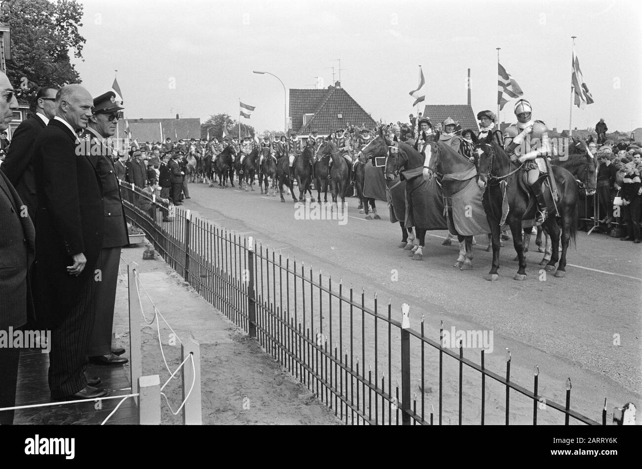 La bataille de Heiligerlee a été commémorée. Un filé historique dessiné par Heiligerlee Date: 24 mai 1968 lieu: Groningue (province), Heiligerlee mots clés: Défilés, commémorations Banque D'Images