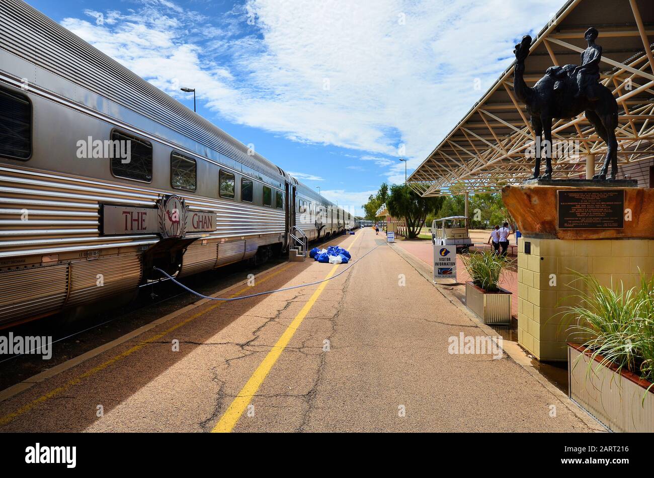 Alice Springs, territoire du Nord, Australie - 16 novembre 2017 : service pour le chemin de fer Ghan à la gare d'Alice Springs, train entre Adélaïde et Darwin à travers Aus Banque D'Images