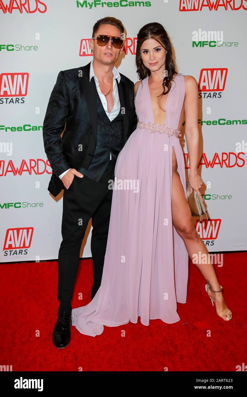 marcello-bravo-et-little-caprice-assistent-aux-prix-avn-2020-pour-les
