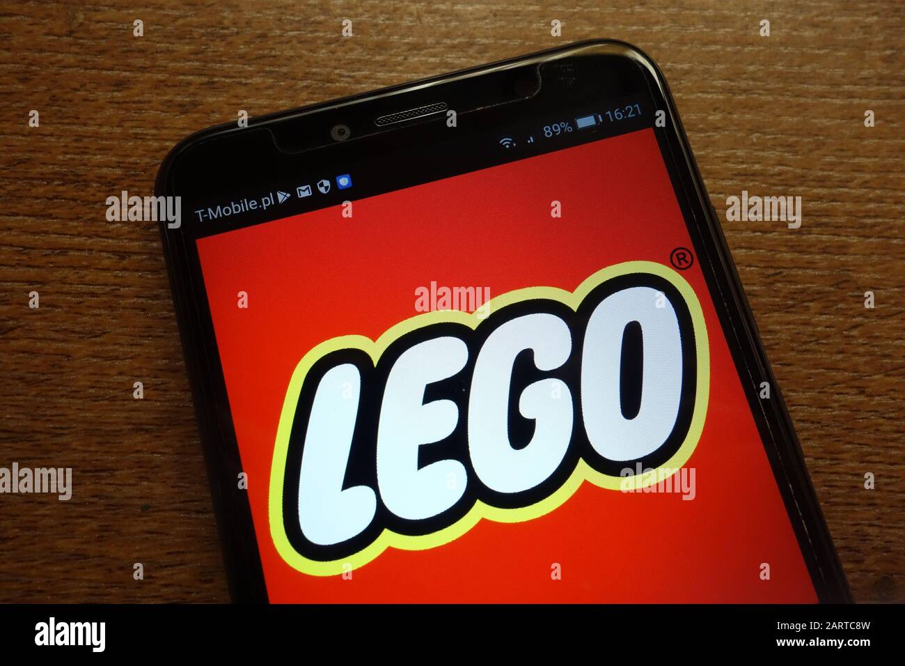 Logo LEGO affiché sur un smartphone moderne Banque D'Images