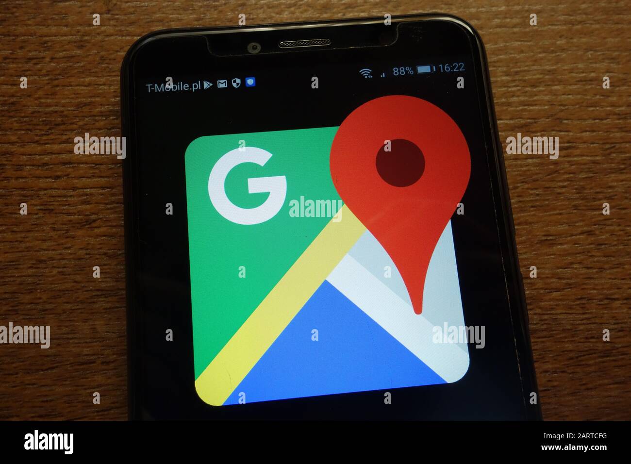 Logo Google Maps affiché sur un smartphone moderne Banque D'Images