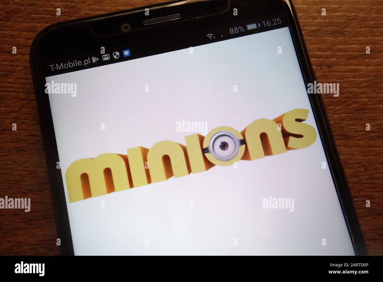 Logo Minions affiché sur un smartphone moderne Banque D'Images