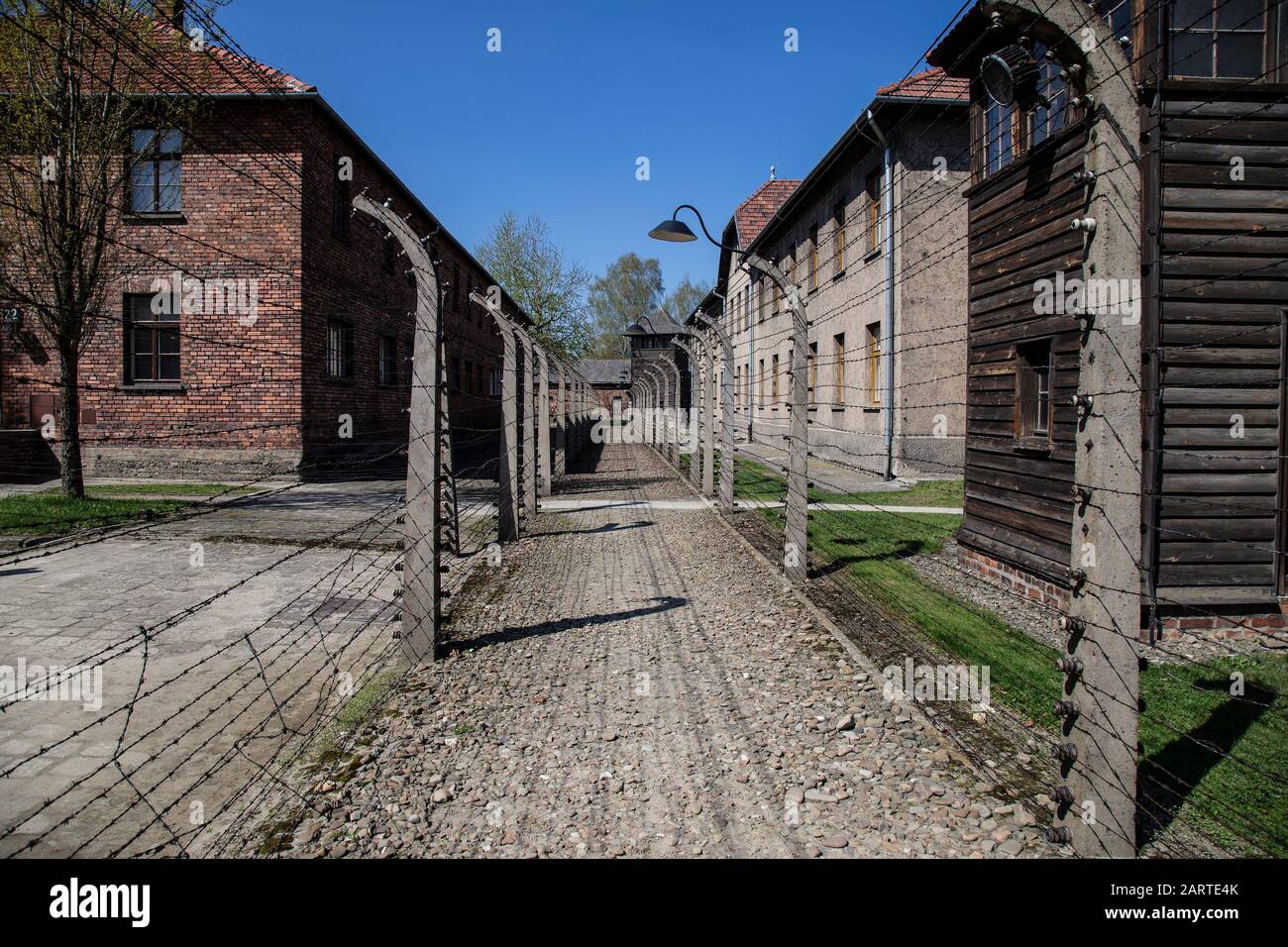 Une vue sur les bâtiments désertés du camp de concentration d'Auschwitz en Pologne est aujourd'hui un monument commémoratif de l'holocauste juif Banque D'Images