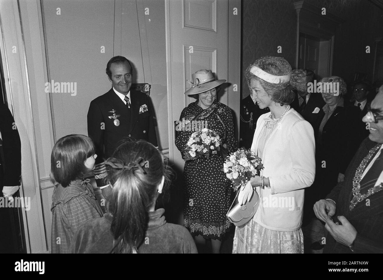 Visite d'État couple royal espagnol; Reine Sophia, Guan Carlos et princesse Beatrix dans la résidence officielle Maire Date: 19 mars 1980 lieu: Espagne mots clés: Offres, résidences officielles, maires Nom personnel: Beatrix, princesse, Sofia, Reine d'Espagne Banque D'Images